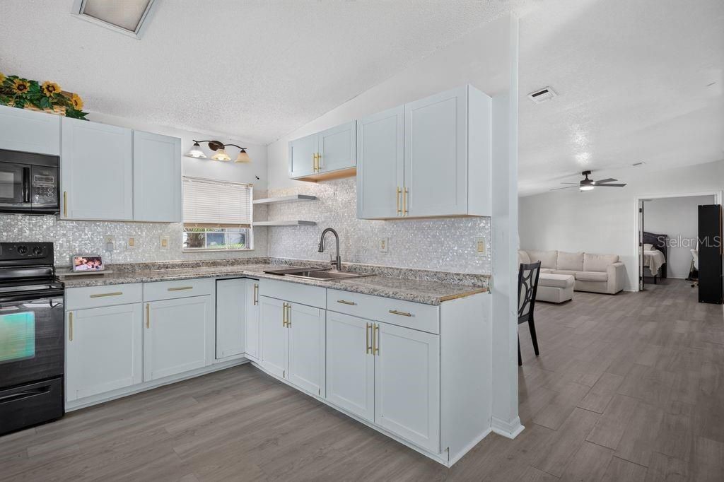 На продажу: $259,900 (3 спален, 2 ванн, 1507 Квадратных фут)