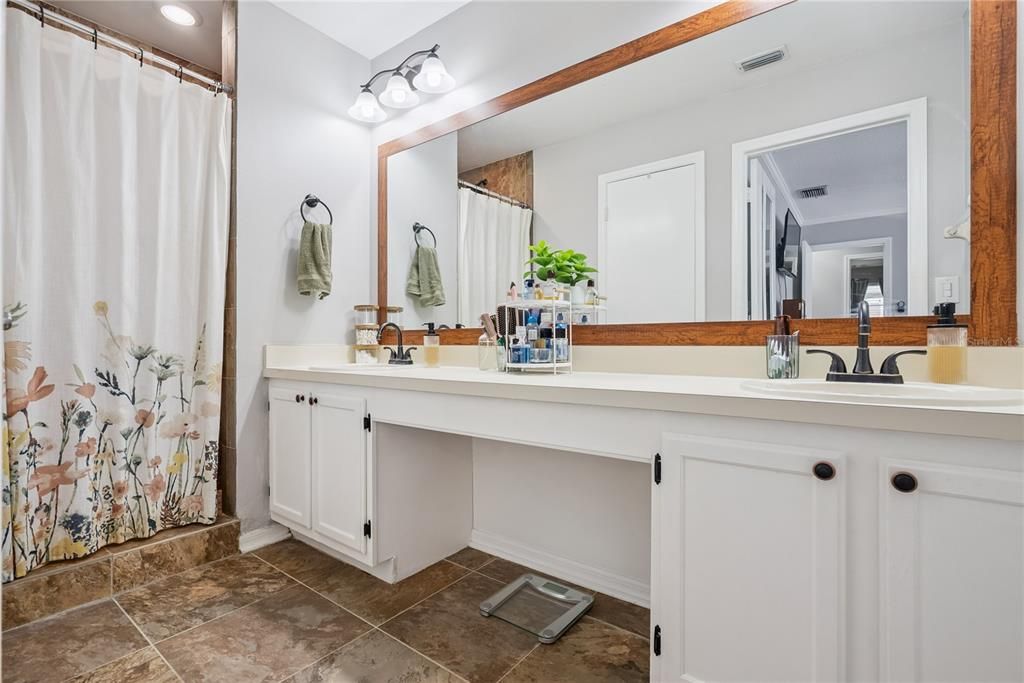 For Sale: $409,000 (3 beds, 2 baths, 1396 Square Feet)