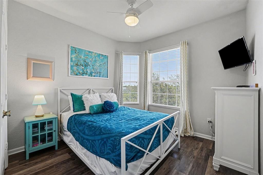 Active With Contract: $384,900 (3 beds, 2 baths, 1247 Square Feet)
