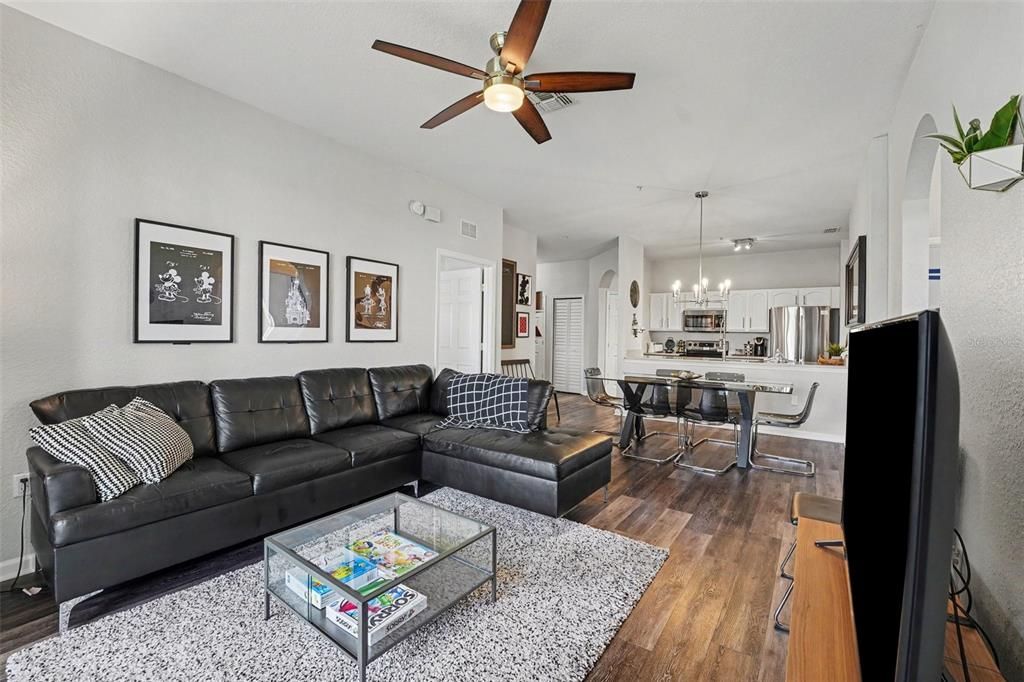 Active With Contract: $384,900 (3 beds, 2 baths, 1247 Square Feet)