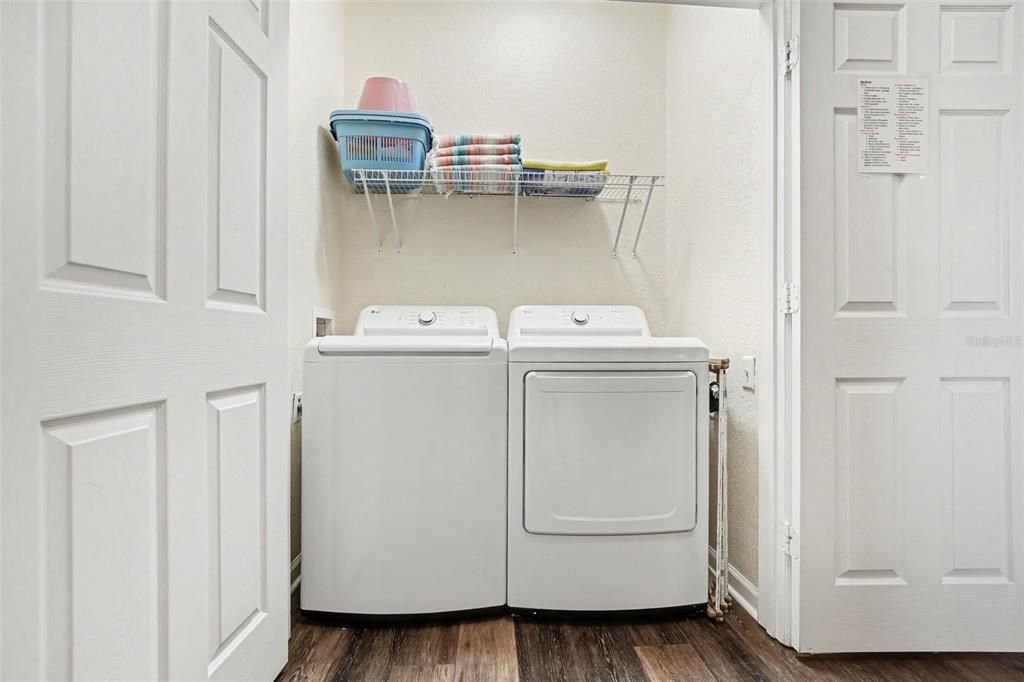 Active With Contract: $384,900 (3 beds, 2 baths, 1247 Square Feet)