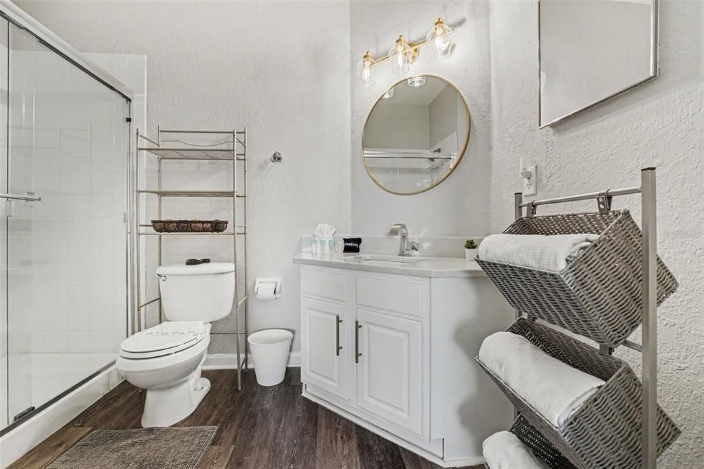 Active With Contract: $384,900 (3 beds, 2 baths, 1247 Square Feet)