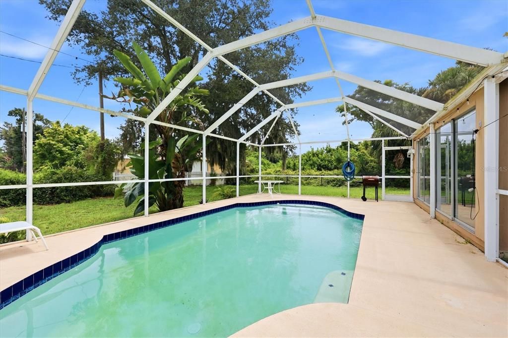 Active With Contract: $245,000 (2 beds, 2 baths, 936 Square Feet)