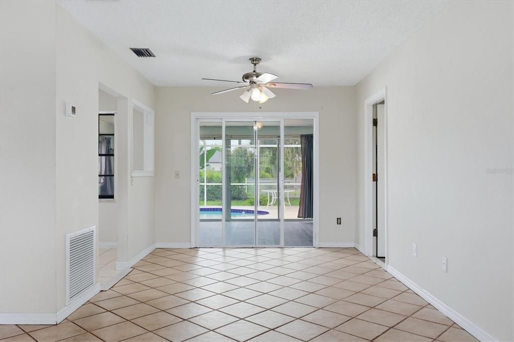 Active With Contract: $245,000 (2 beds, 2 baths, 936 Square Feet)