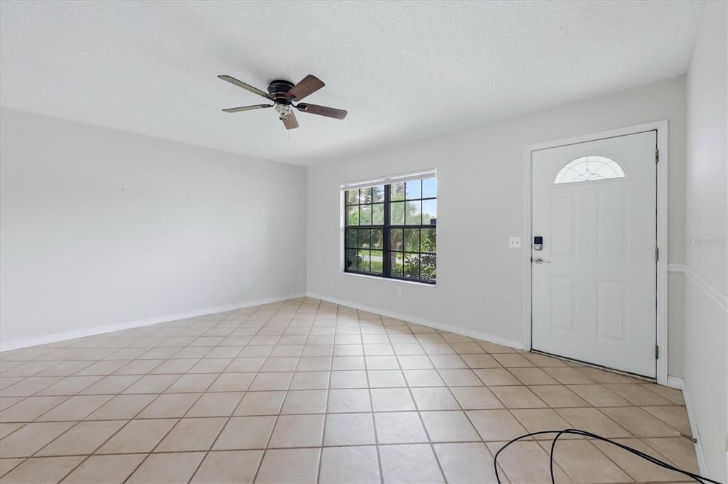 Active With Contract: $245,000 (2 beds, 2 baths, 936 Square Feet)