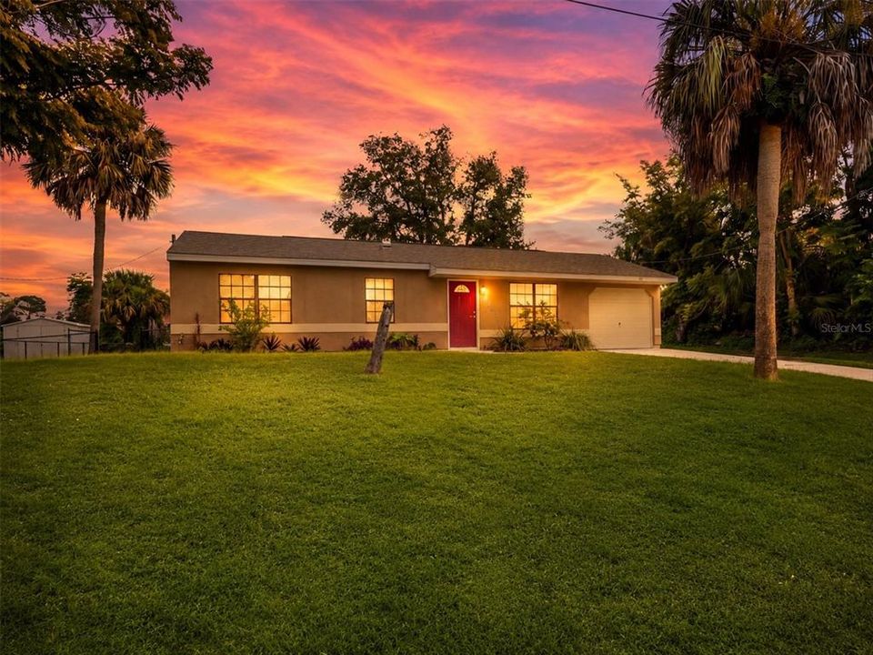 Active With Contract: $245,000 (2 beds, 2 baths, 936 Square Feet)