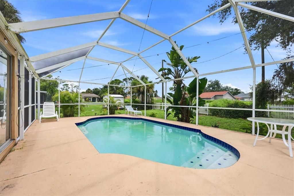 Active With Contract: $245,000 (2 beds, 2 baths, 936 Square Feet)