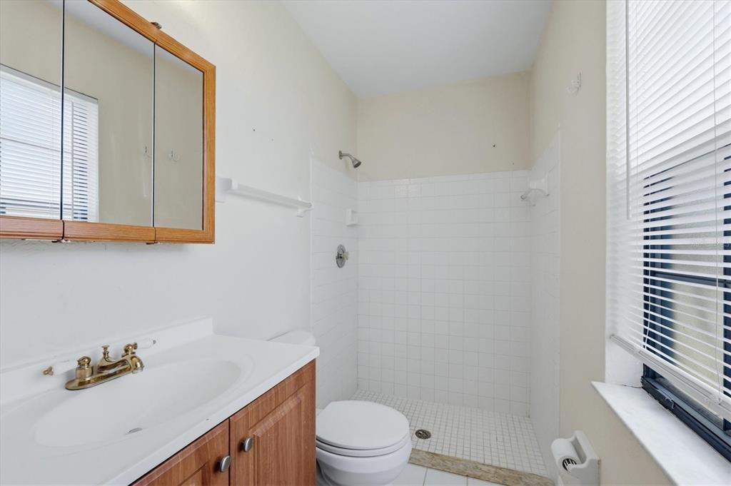 Active With Contract: $245,000 (2 beds, 2 baths, 936 Square Feet)