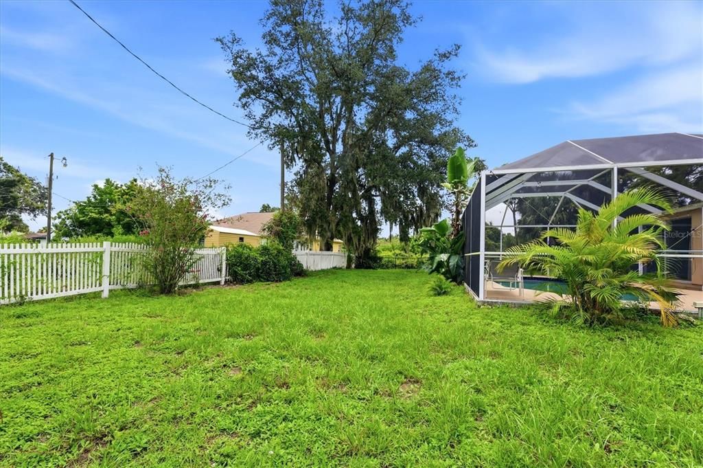 Active With Contract: $245,000 (2 beds, 2 baths, 936 Square Feet)