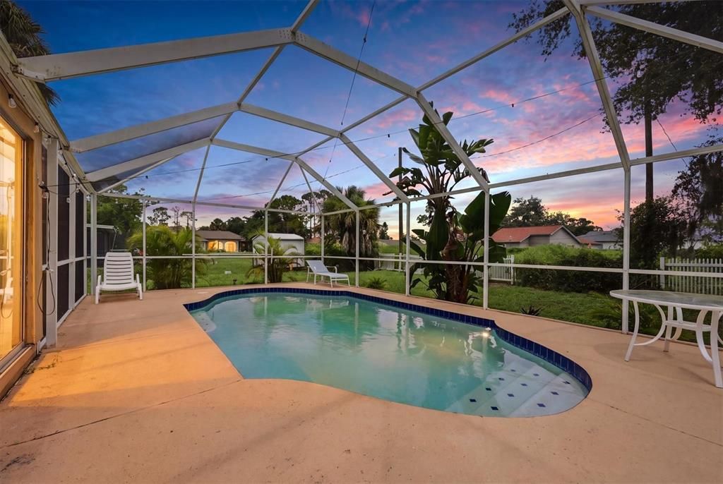 Active With Contract: $245,000 (2 beds, 2 baths, 936 Square Feet)