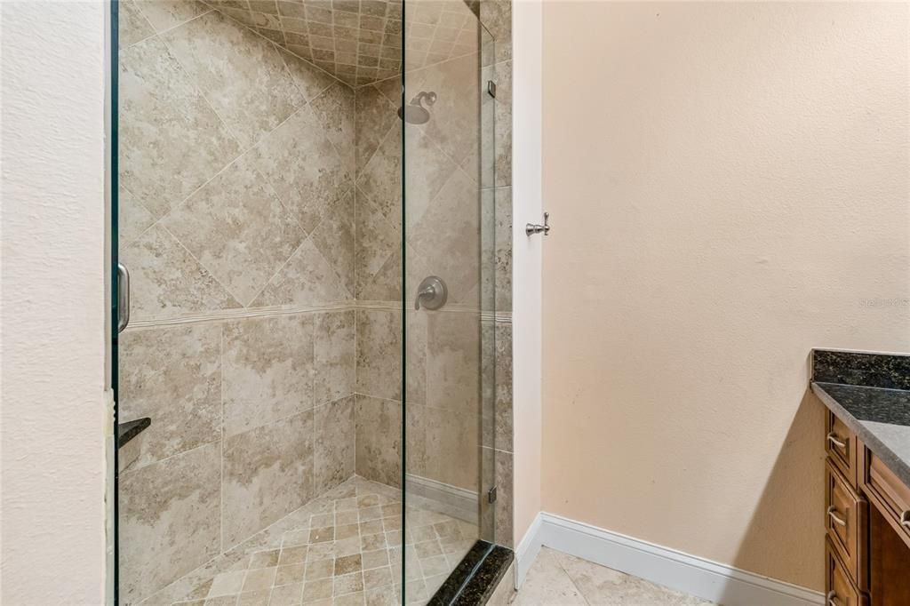 For Sale: $375,000 (3 beds, 3 baths, 1883 Square Feet)