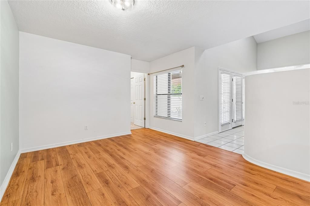 For Sale: $375,000 (3 beds, 3 baths, 1883 Square Feet)