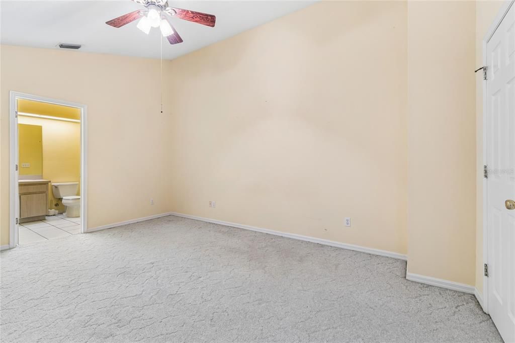 For Sale: $375,000 (3 beds, 3 baths, 1883 Square Feet)
