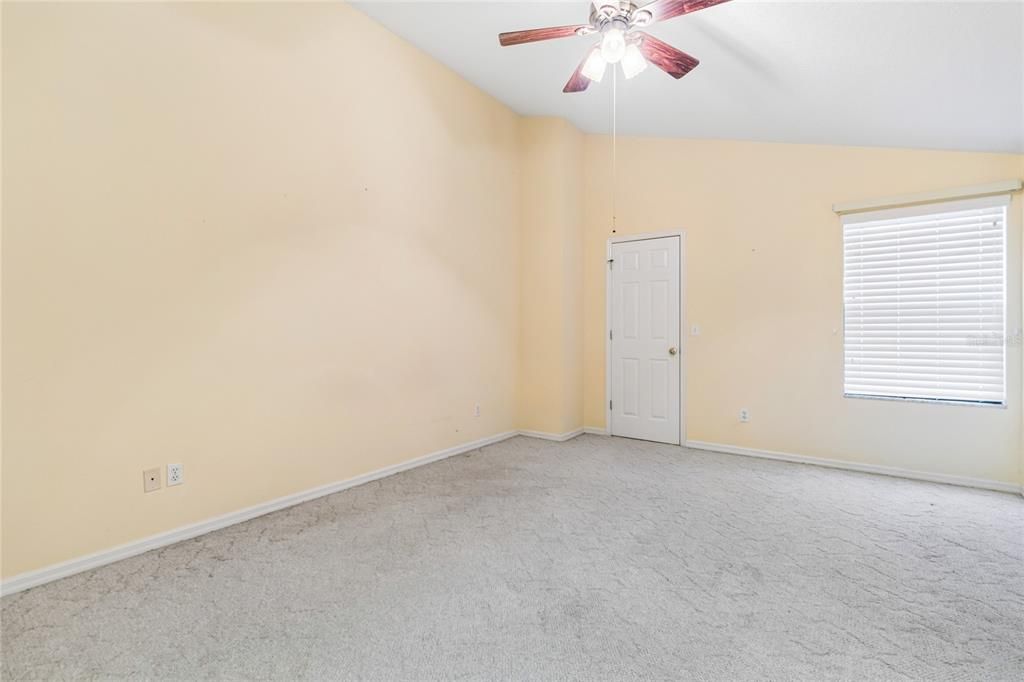 For Sale: $375,000 (3 beds, 3 baths, 1883 Square Feet)