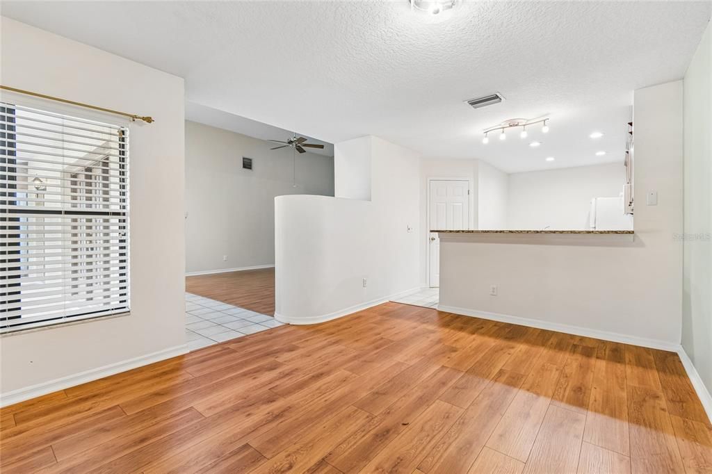 For Sale: $375,000 (3 beds, 3 baths, 1883 Square Feet)