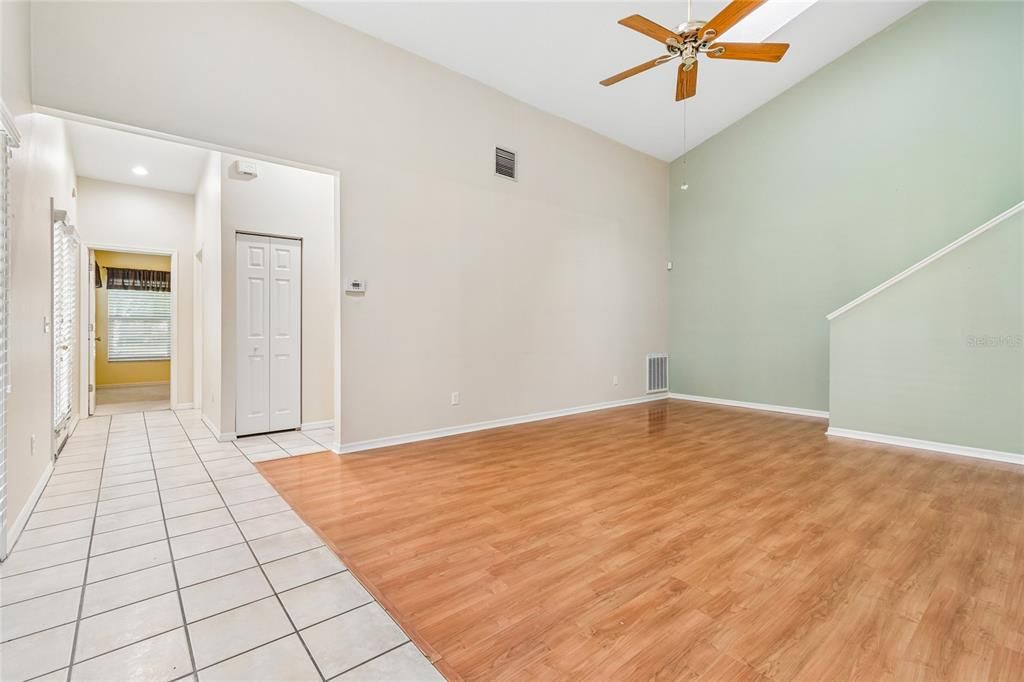 For Sale: $375,000 (3 beds, 3 baths, 1883 Square Feet)