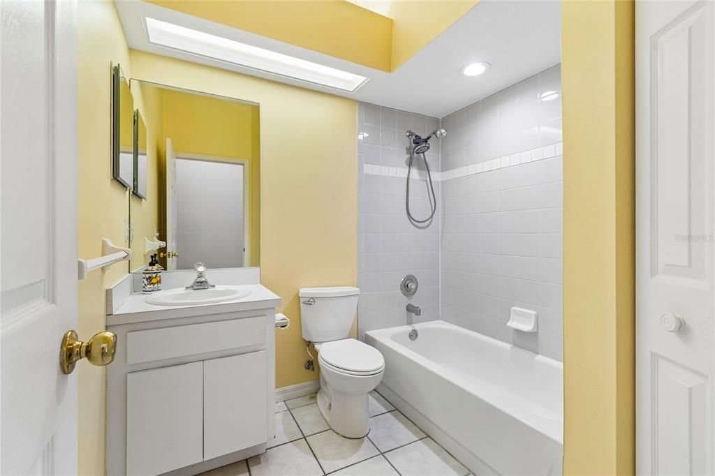 For Sale: $375,000 (3 beds, 3 baths, 1883 Square Feet)