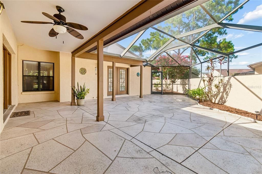 For Sale: $375,000 (3 beds, 3 baths, 1883 Square Feet)