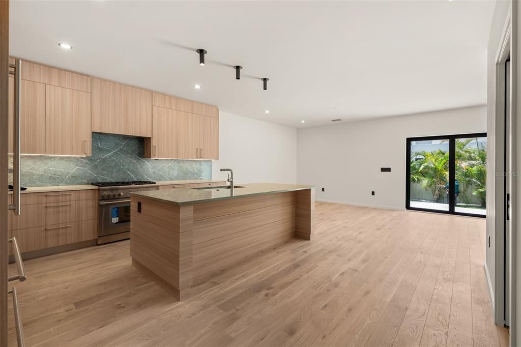 En Venta: $2,749,000 (5 camas, 4 baños, 3128 Pies cuadrados)