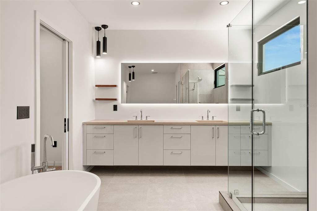 En Venta: $2,749,000 (5 camas, 4 baños, 3128 Pies cuadrados)