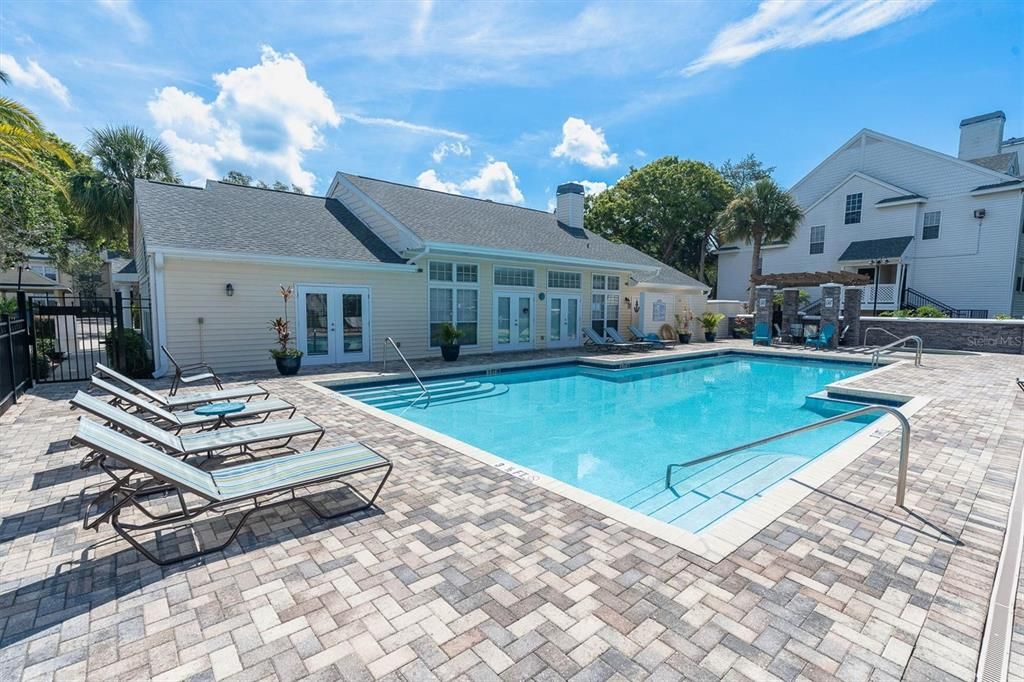 For Sale: $175,000 (2 beds, 2 baths, 1121 Square Feet)