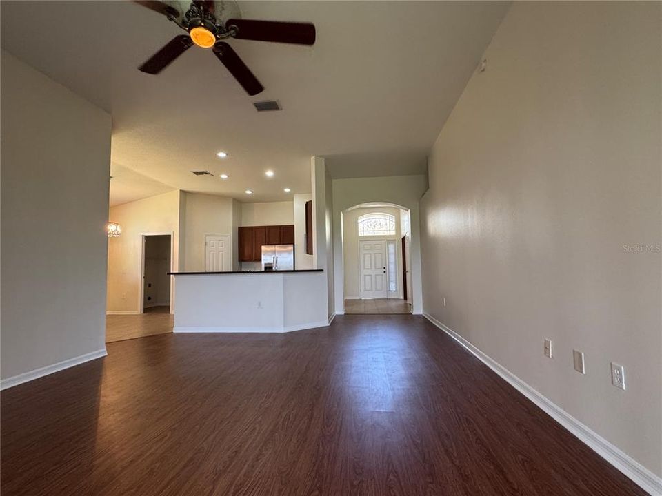 В аренду: $2,395 (3 спален, 2 ванн, 1757 Квадратных фут)