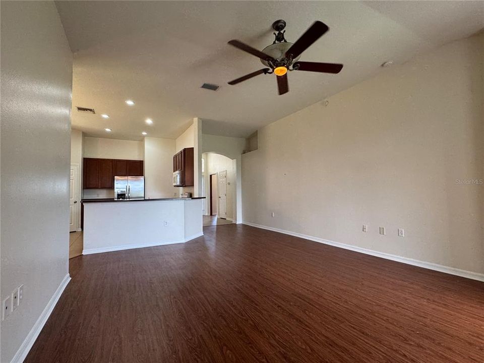 В аренду: $2,395 (3 спален, 2 ванн, 1757 Квадратных фут)