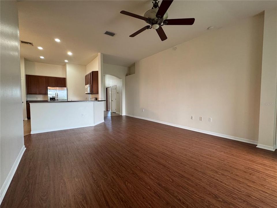 В аренду: $2,395 (3 спален, 2 ванн, 1757 Квадратных фут)