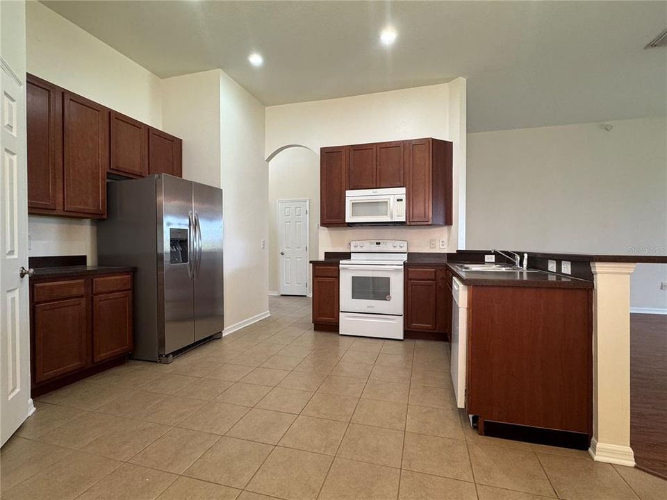 В аренду: $2,395 (3 спален, 2 ванн, 1757 Квадратных фут)