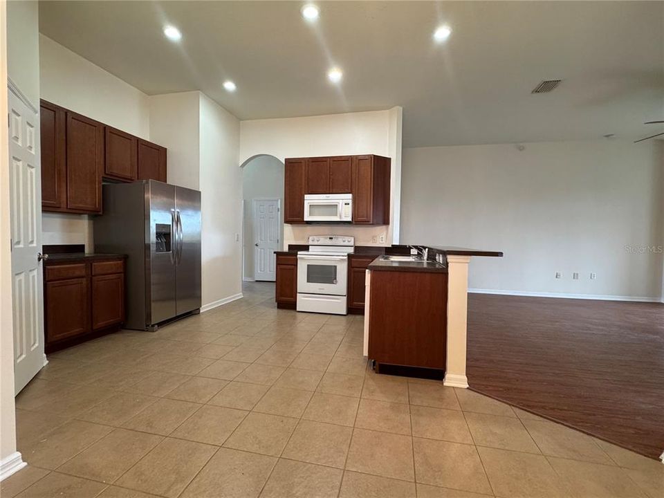 В аренду: $2,395 (3 спален, 2 ванн, 1757 Квадратных фут)
