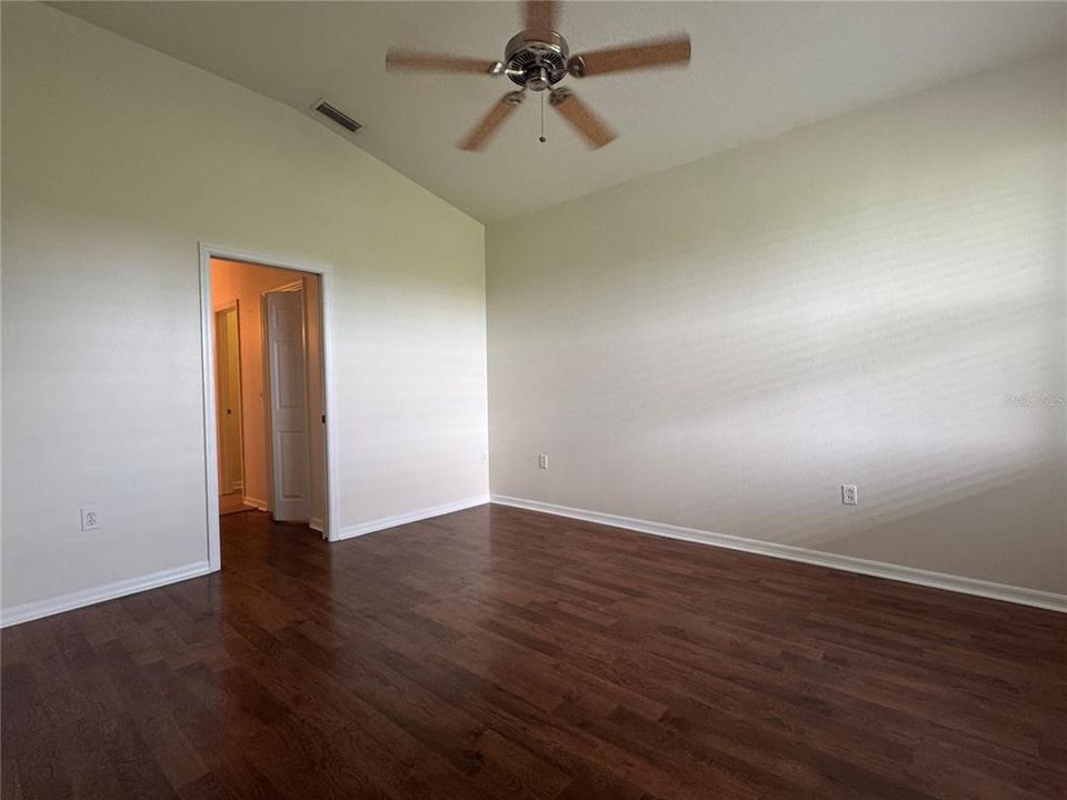 В аренду: $2,395 (3 спален, 2 ванн, 1757 Квадратных фут)