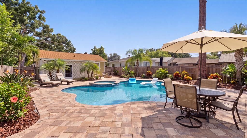 For Sale: $335,000 (2 beds, 1 baths, 786 Square Feet)