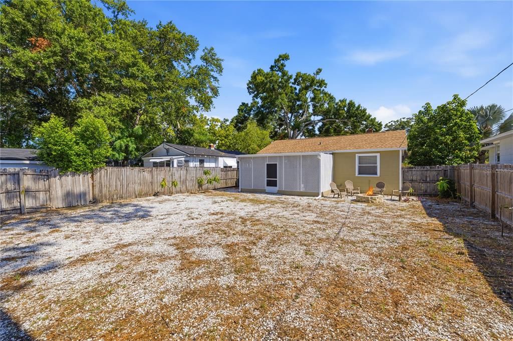 For Sale: $335,000 (2 beds, 1 baths, 786 Square Feet)