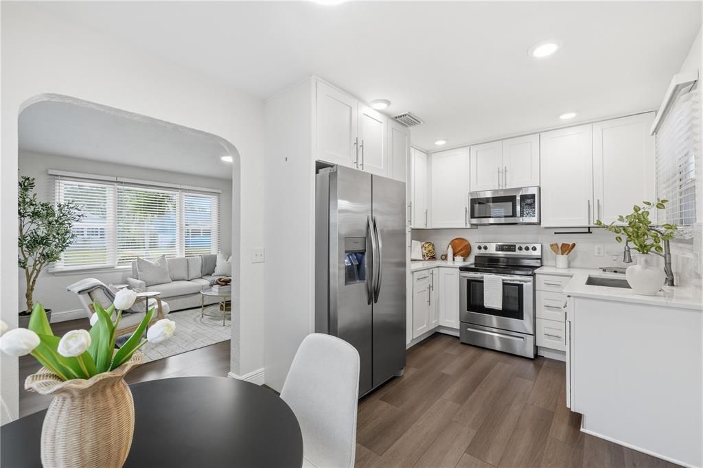 For Sale: $335,000 (2 beds, 1 baths, 786 Square Feet)