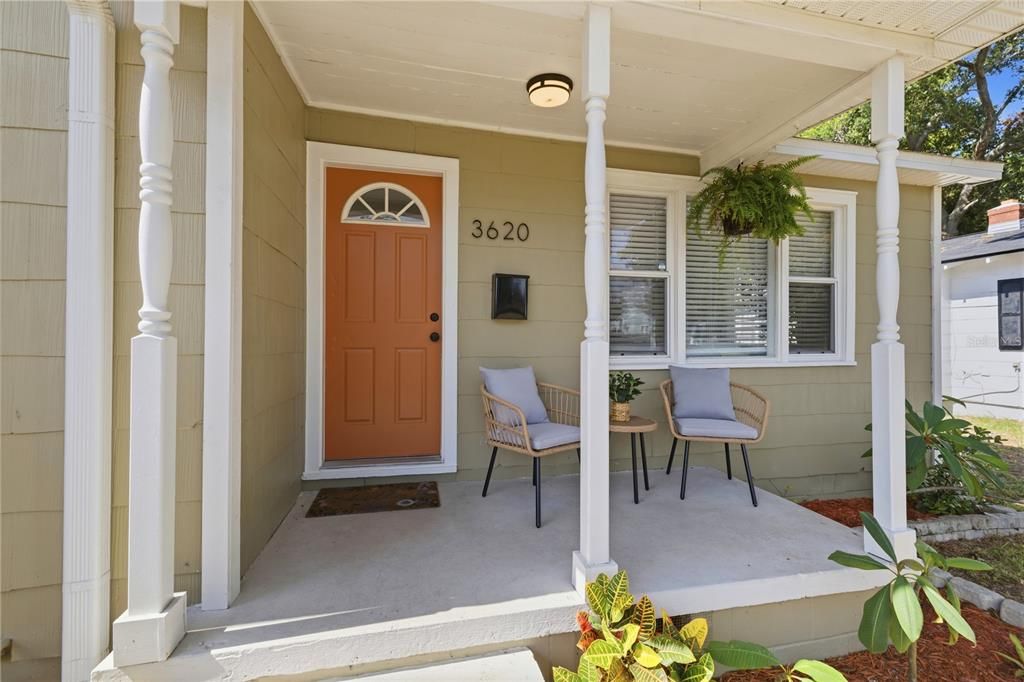 For Sale: $335,000 (2 beds, 1 baths, 786 Square Feet)