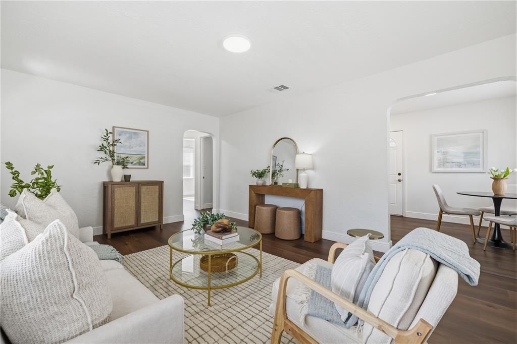 For Sale: $335,000 (2 beds, 1 baths, 786 Square Feet)