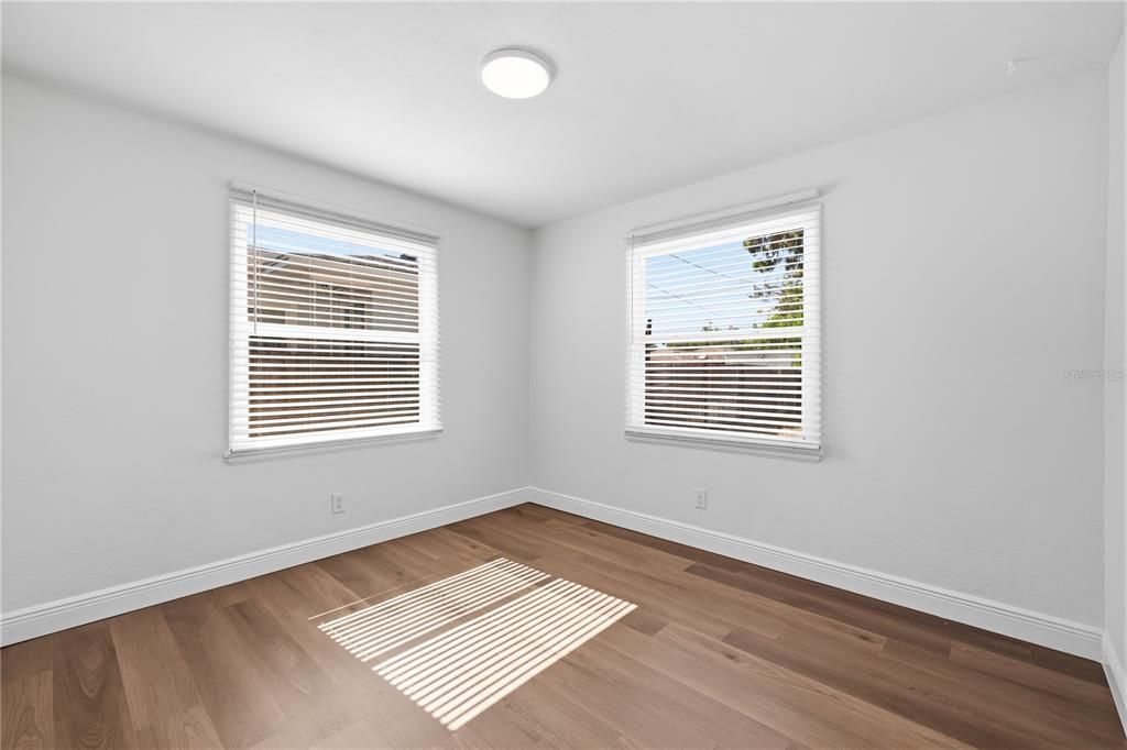 For Sale: $335,000 (2 beds, 1 baths, 786 Square Feet)