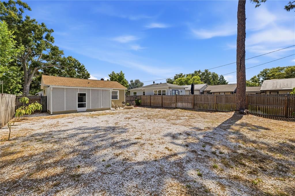 For Sale: $335,000 (2 beds, 1 baths, 786 Square Feet)