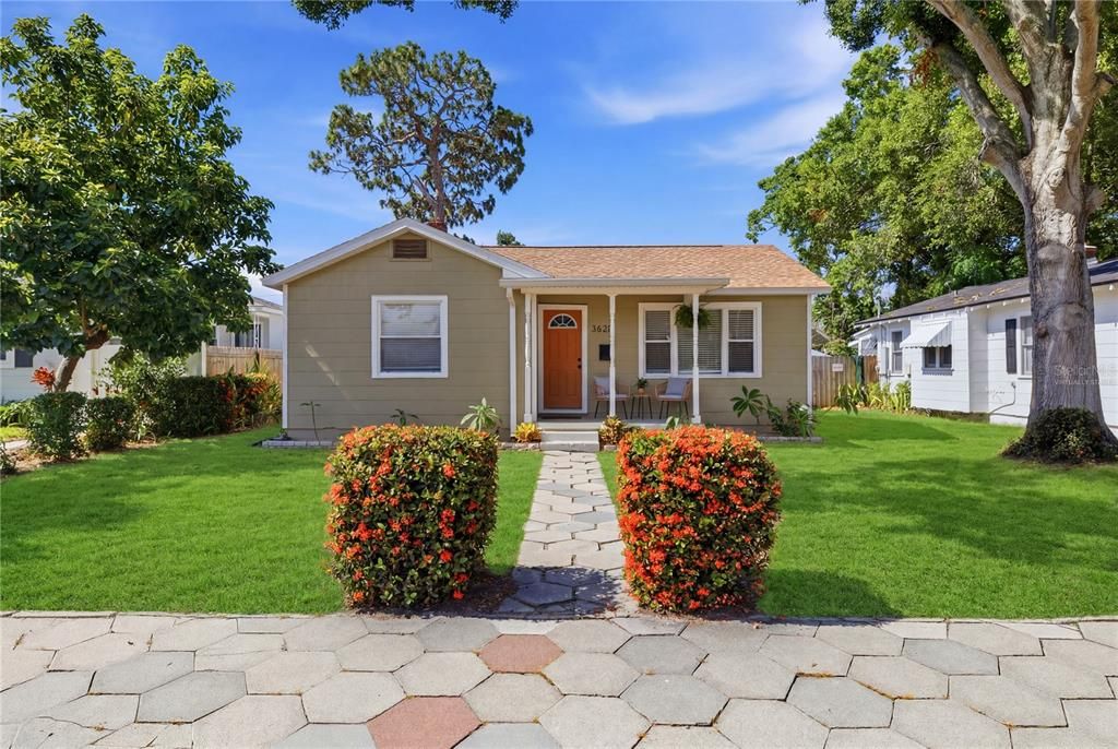 For Sale: $335,000 (2 beds, 1 baths, 786 Square Feet)