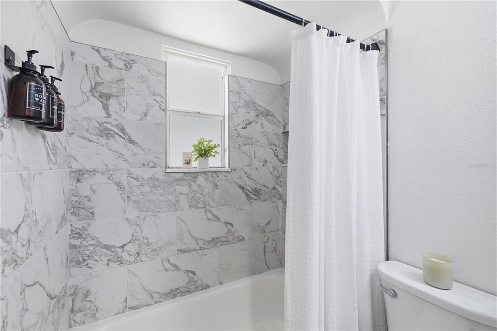 For Sale: $335,000 (2 beds, 1 baths, 786 Square Feet)