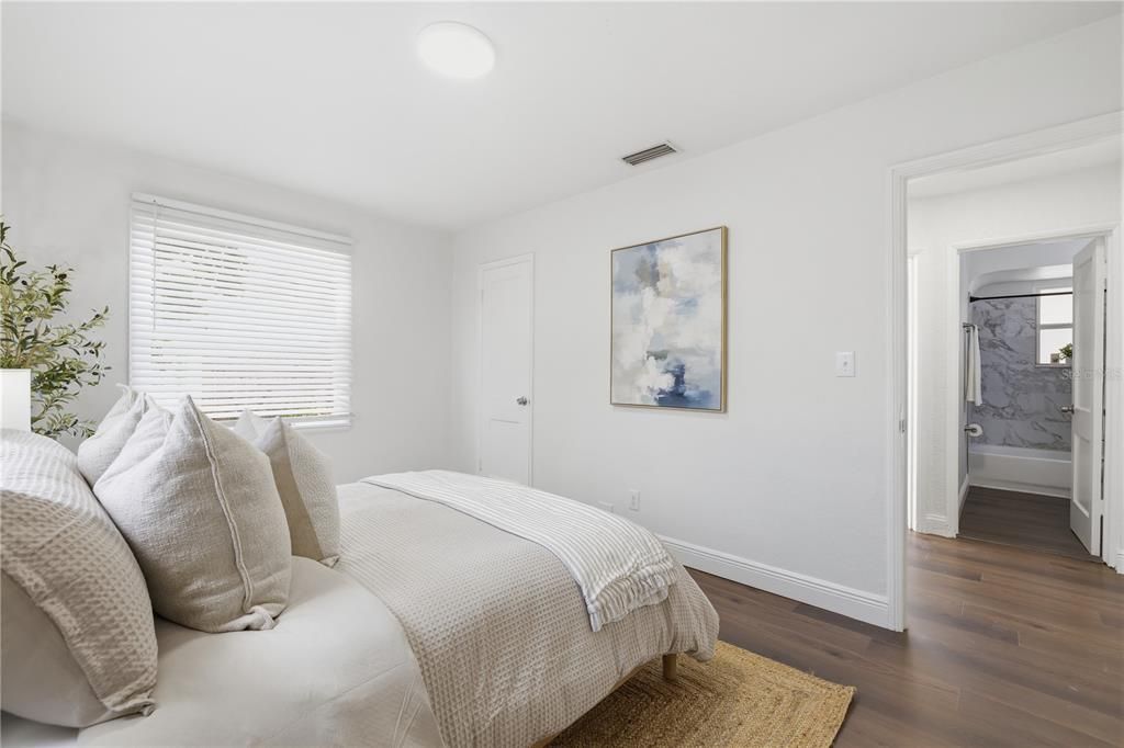 For Sale: $335,000 (2 beds, 1 baths, 786 Square Feet)