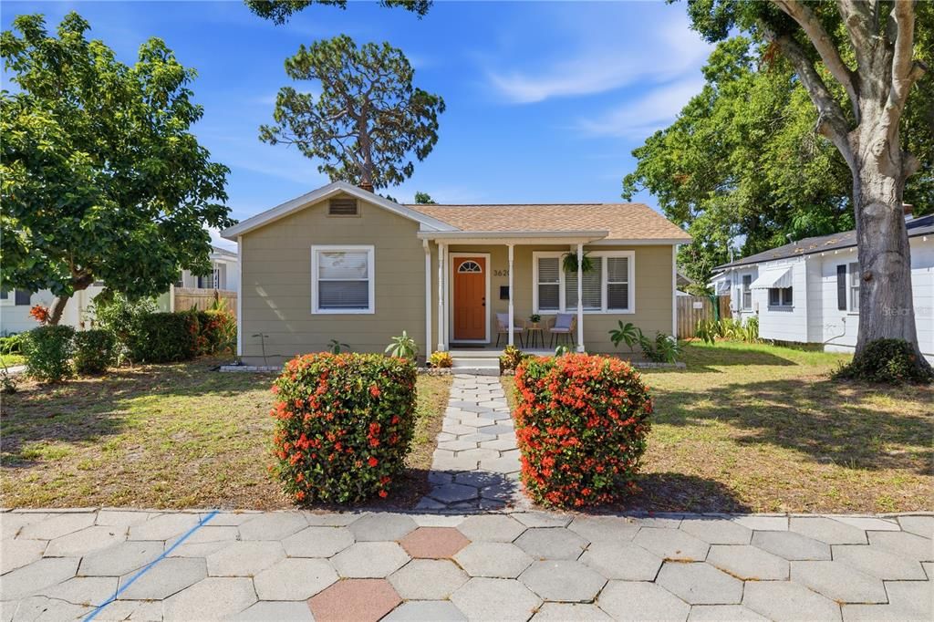 For Sale: $335,000 (2 beds, 1 baths, 786 Square Feet)