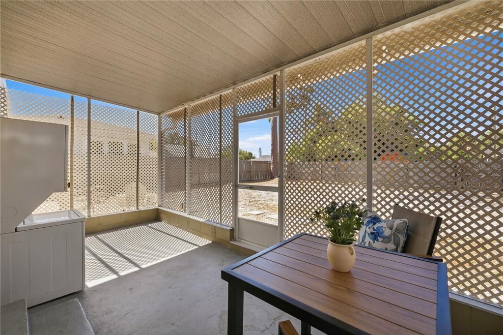 For Sale: $335,000 (2 beds, 1 baths, 786 Square Feet)