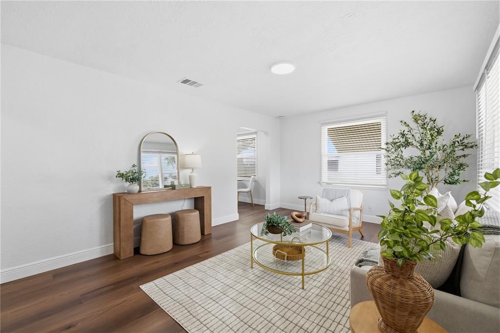 For Sale: $335,000 (2 beds, 1 baths, 786 Square Feet)