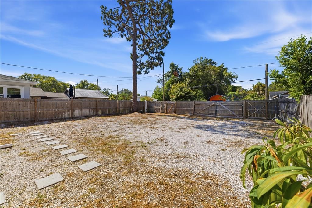 For Sale: $335,000 (2 beds, 1 baths, 786 Square Feet)