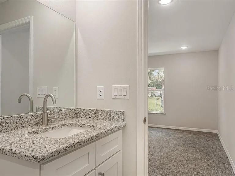 В аренду: $1,750 (2 спален, 2 ванн, 1071 Квадратных фут)