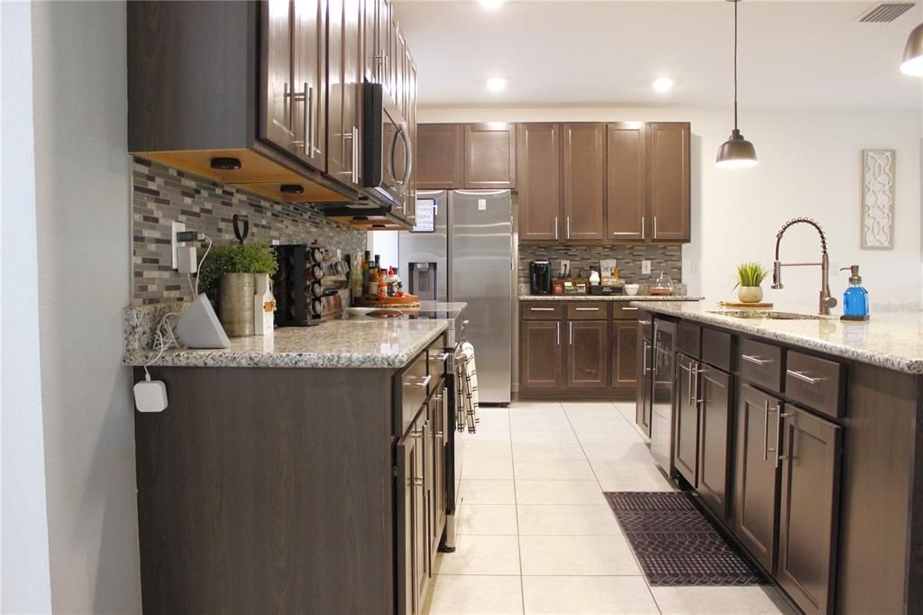 For Sale: $438,900 (3 beds, 2 baths, 1998 Square Feet)