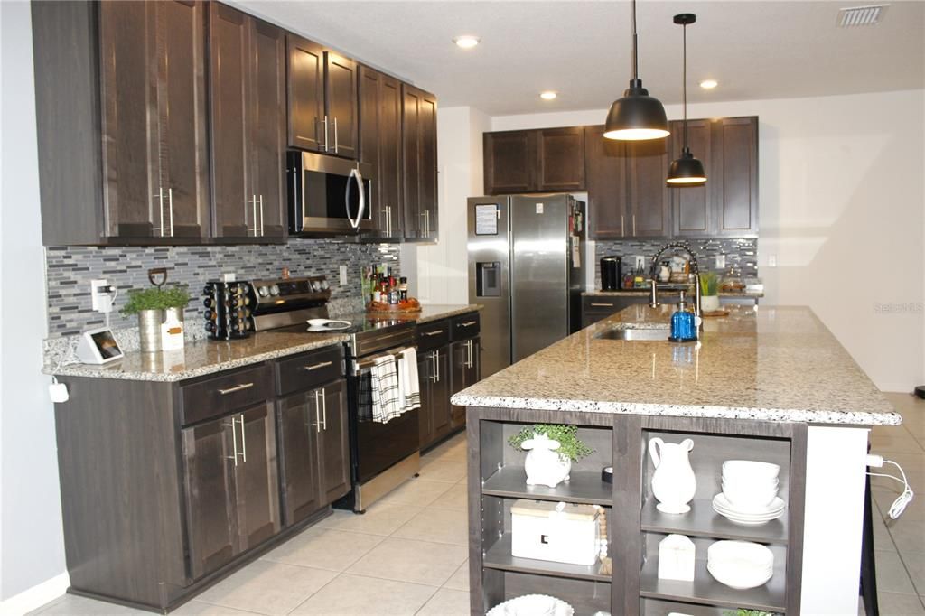 For Sale: $438,900 (3 beds, 2 baths, 1998 Square Feet)