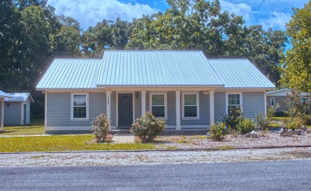 For Sale: $265,000 (2 beds, 2 baths, 1305 Square Feet)