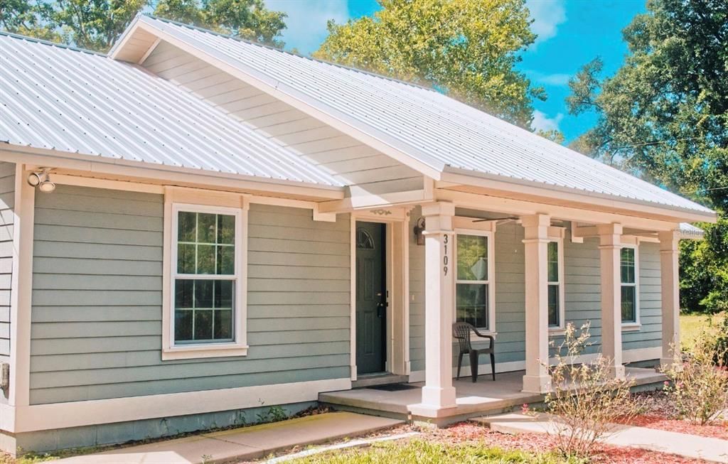 For Sale: $265,000 (2 beds, 2 baths, 1305 Square Feet)
